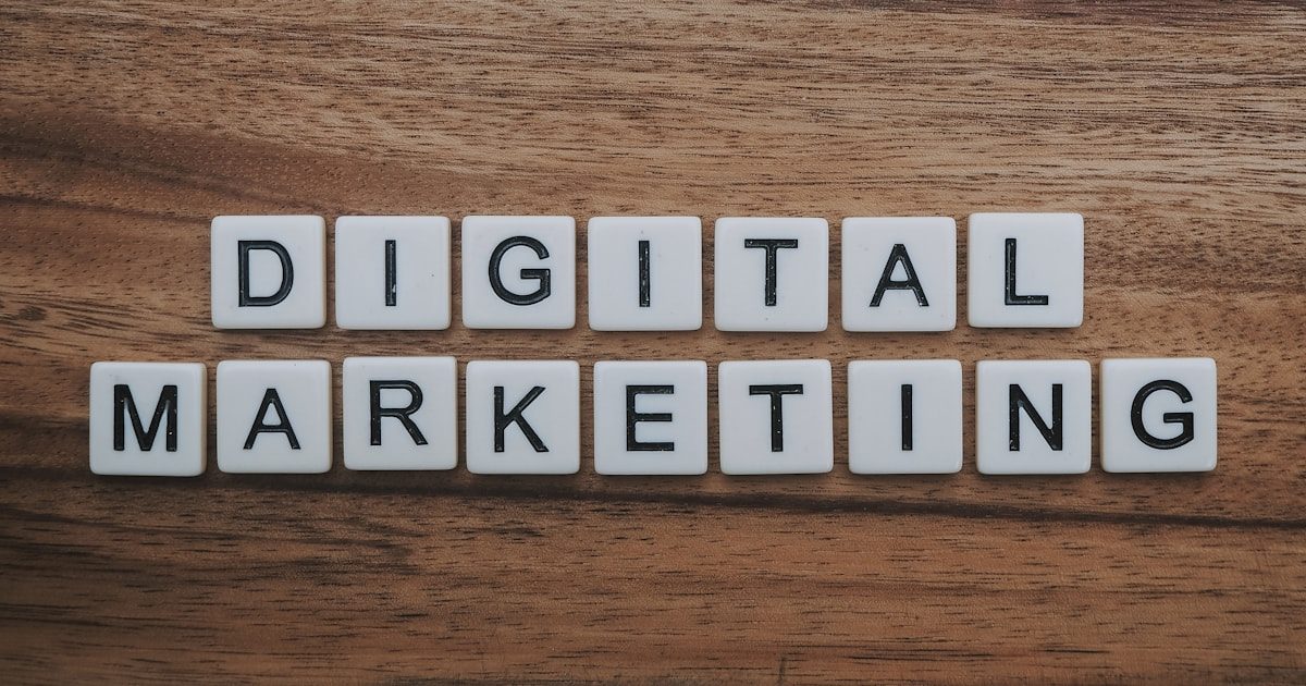SEO против контекстной рекламы — сравнение каналов трафика